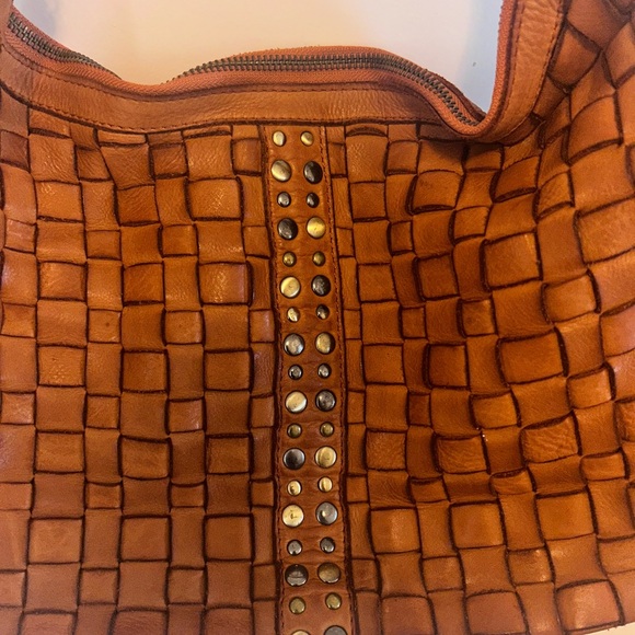 Elegant Tan Woven Genuine Leather Shoulder Bag - Picture 2 of 4